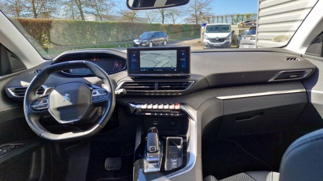Peugeot 3008 image 2