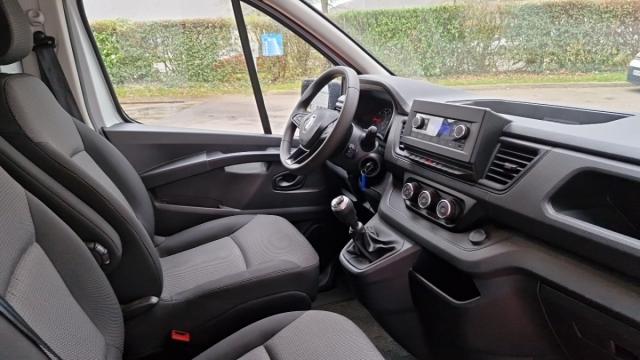 Renault Trafic image 2