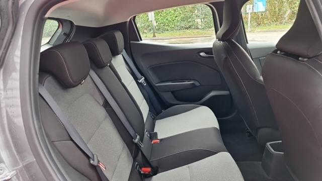 Renault Clio image 2