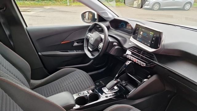 Peugeot 208 image 6