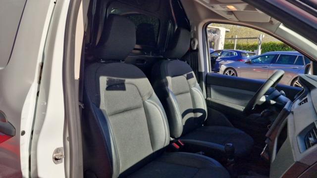 Renault Express Van image 2