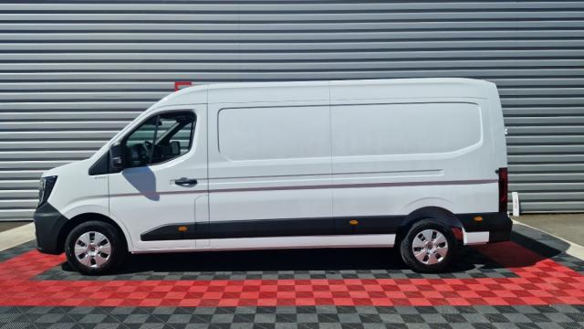 Renault Master image 2