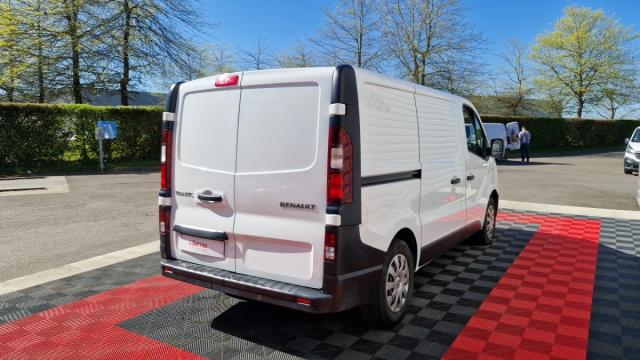 Renault Trafic image 2