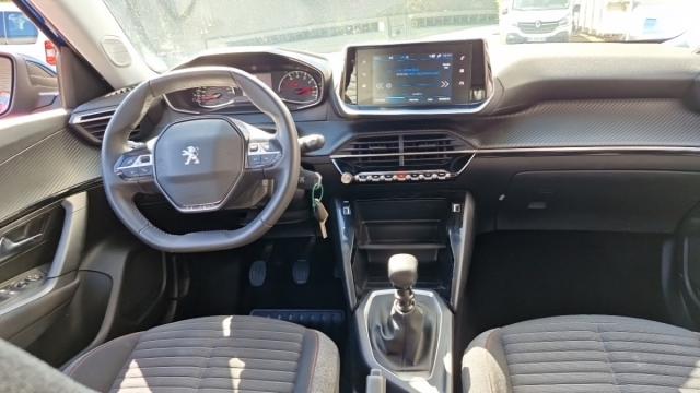 Peugeot 2008 image 2