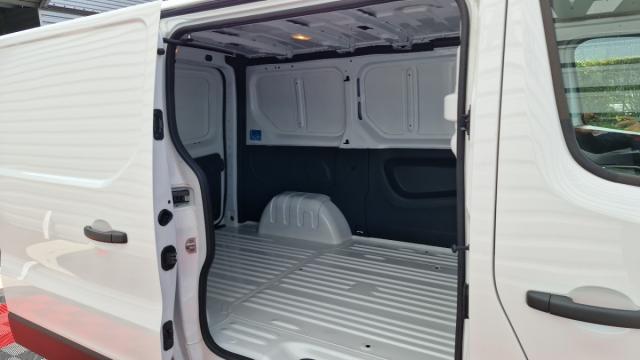 Renault Trafic image 2