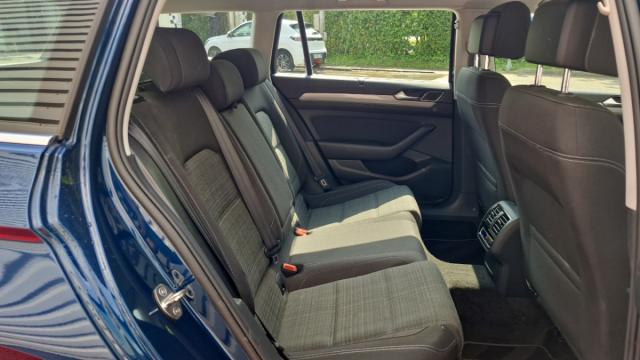 Volkswagen Passat Sw image 2