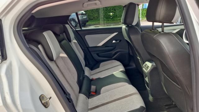 Opel Astra image 2