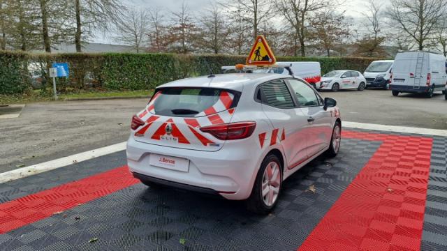 Renault Clio image 8