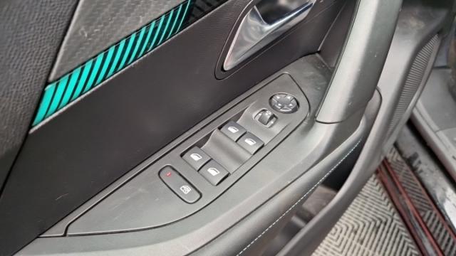 Peugeot 2008 image 7