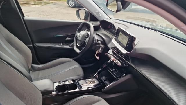 Peugeot 2008 image 9