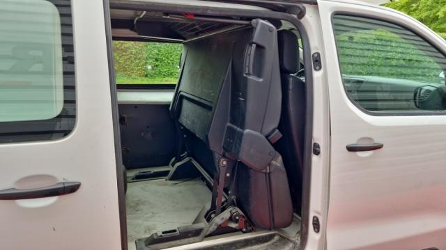 Peugeot Expert image 2