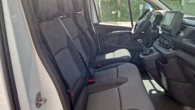Renault Trafic image 2