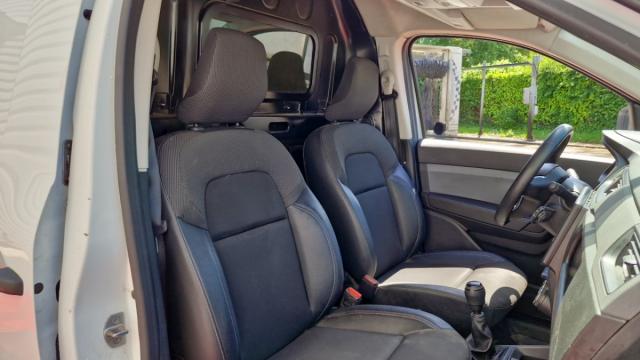 Renault Express Van image 2