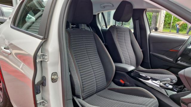 Peugeot 208 image 3