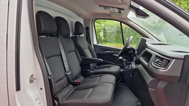 Renault Trafic image 1