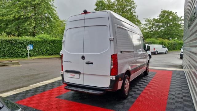 Mercedes Benz Sprinter image 5