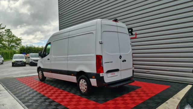 Mercedes Benz Sprinter image 1
