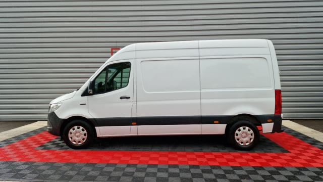 Mercedes Benz Sprinter image 4