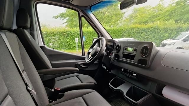 Mercedes Benz Sprinter image 9