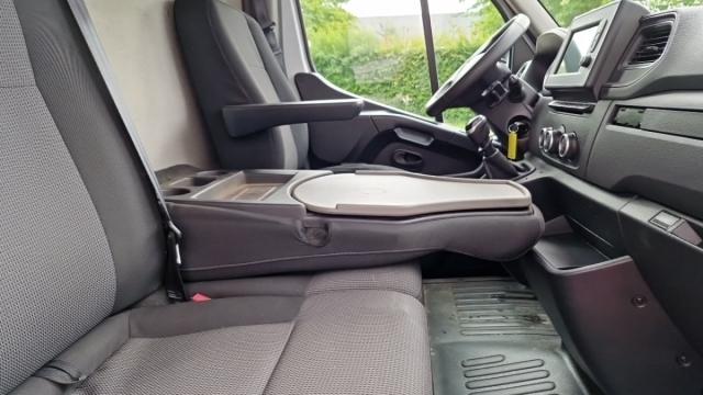 Renault Master image 9