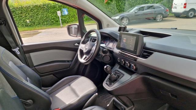 Nissan Townstar image 4