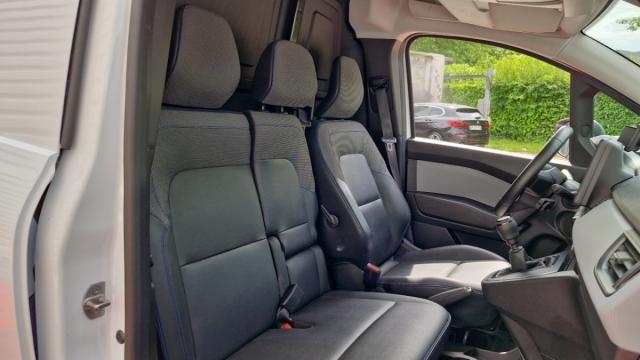 Nissan Townstar image 8