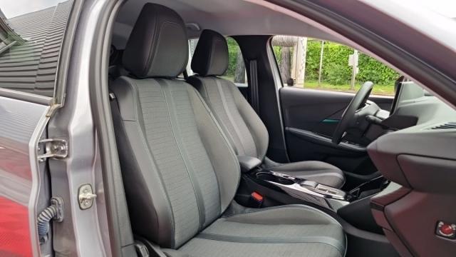 Peugeot 208 image 6