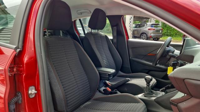 Peugeot 208 image 6