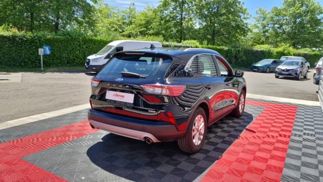 Ford Kuga image 2