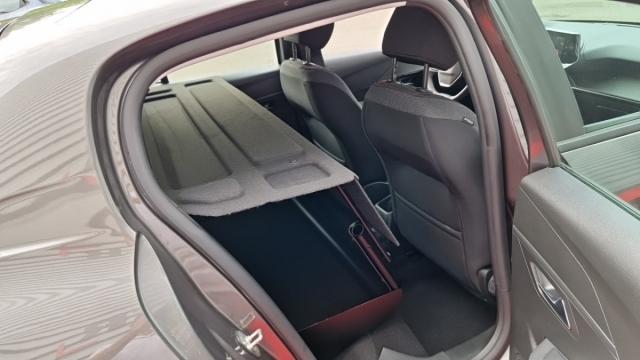 Peugeot 208 image 8
