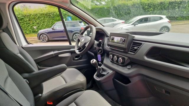 Renault Trafic image 2