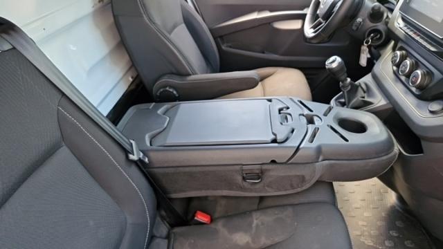 Renault Trafic image 8