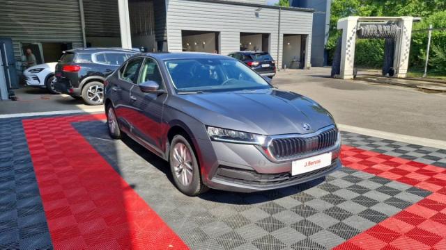 Skoda Octavia image 2