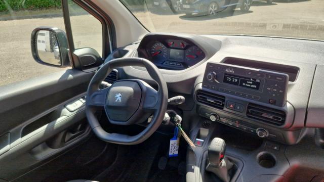 Peugeot Partner image 2
