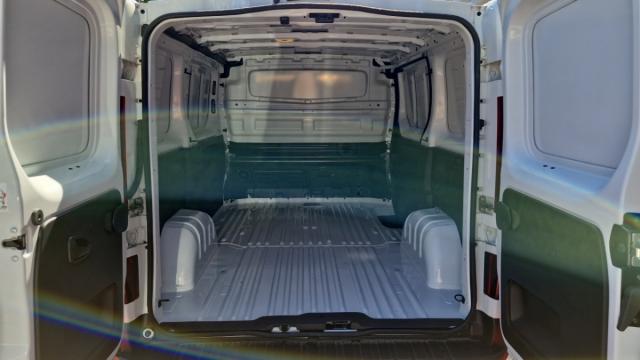 Renault Trafic image 2