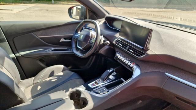 Peugeot 3008 image 2