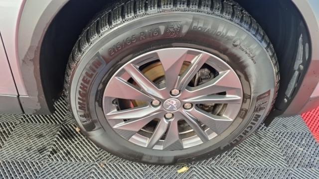 Peugeot 2008 image 1