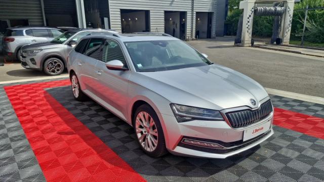 Skoda Superb Combi image 1