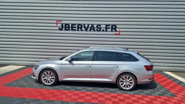 Skoda Superb Combi image 8