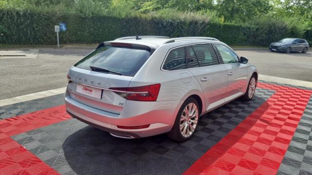 Skoda Superb Combi image 7