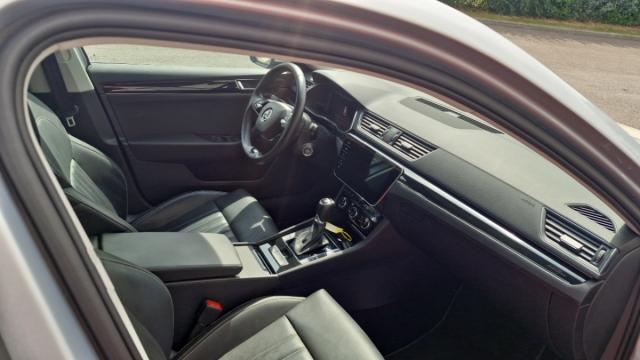 Skoda Superb Combi image 6