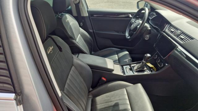 Skoda Superb Combi image 9