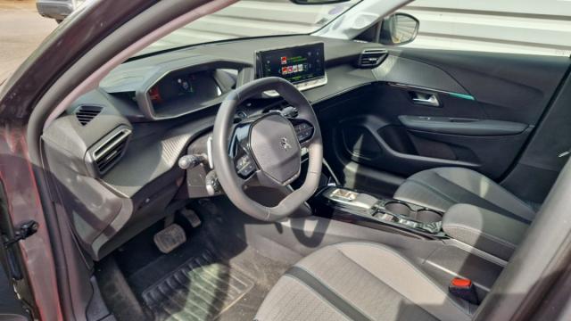 Peugeot 208 image 8