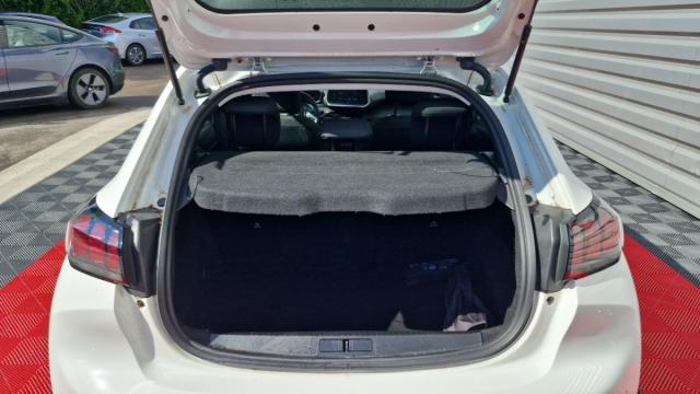Peugeot 208 image 8