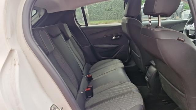 Peugeot 208 image 7