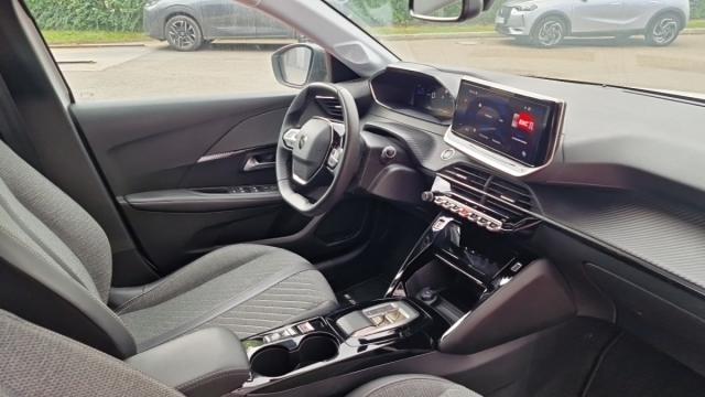 Peugeot 208 image 8