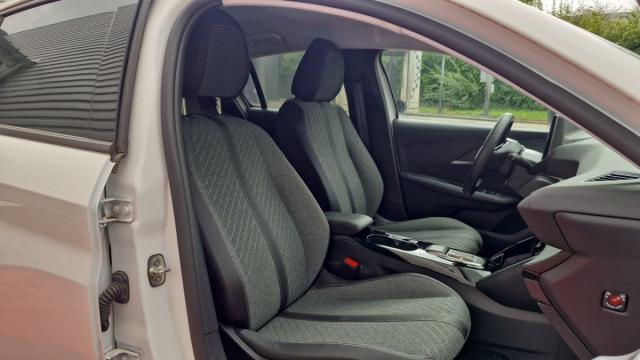 Peugeot 208 image 6
