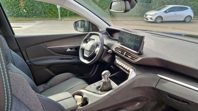 Peugeot 3008 image 2