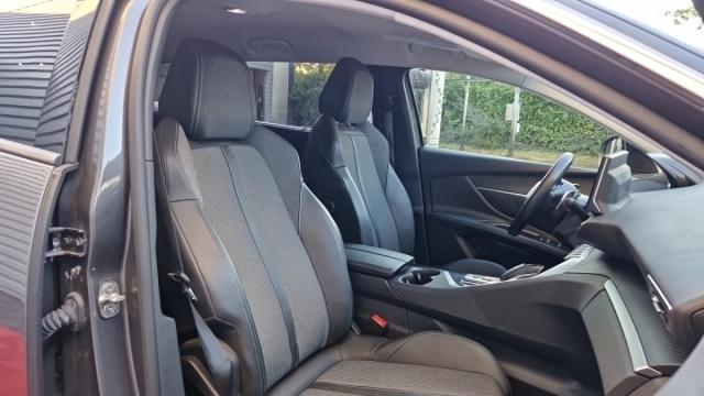 Peugeot 5008 image 1