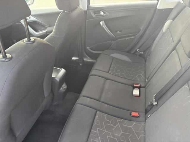 Peugeot 2008 image 8